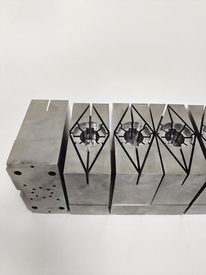 H13 (1.2344) กลีบแม่นยํา กลีบแกร่ง